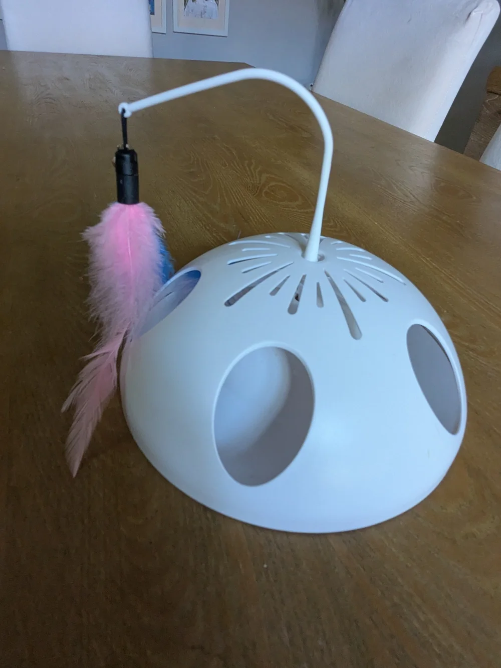 Source Unknown White Cat Play Dome with Feather Wand